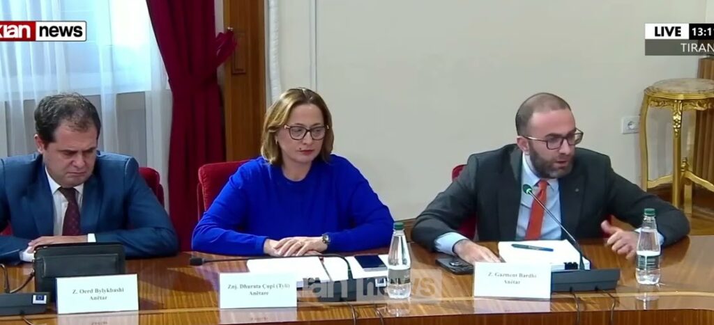 Video/ Vdekja e Bogdanit, deputetët japin lajmin tragjik, ndërpresin mbledhjen