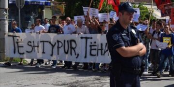 Diplomacia e shurdhër: BE injoron thirrjet e shqiptarëve në Serbi