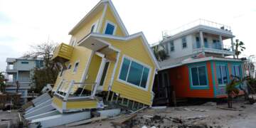 Të paktën 8 persona humbën jetën dhe miliona mbetën në errësirë nga uragani Milton