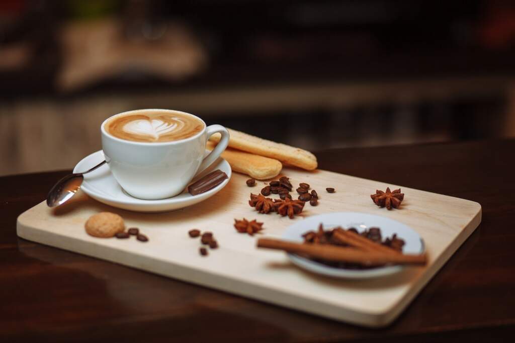 Koha më e mirë për të pirë kafe sipas ekspertëve të metabolizmit