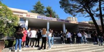 Dyndje masive! Studentët nga Afrika dhe Azia duan të regjistrohen në Gjirokastër