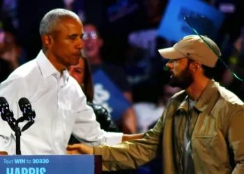 Mitingu i Harris, Obama bën rap me këngën ikonë të Eminem