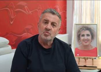 Nisi spektaklin e ri, Agron Llakaj i pikëlluar për mungesën e Kostandinës