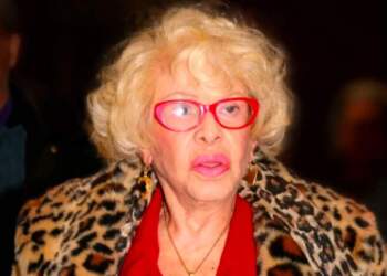 Pësoi goditje në tru, këngëtarja greke në gjendje kritike