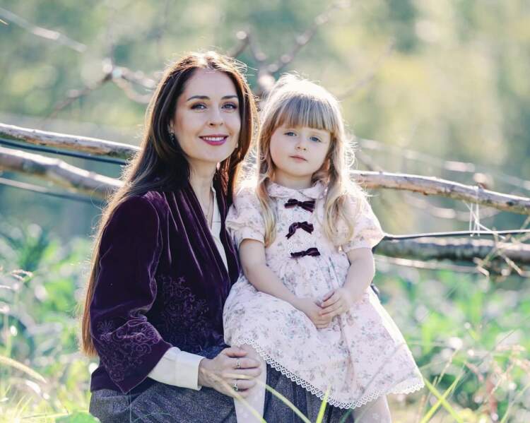 “Dielli i jetës sime”/ Geraldina feston sot ditëlindjen, mami Elia prek me dedikimin