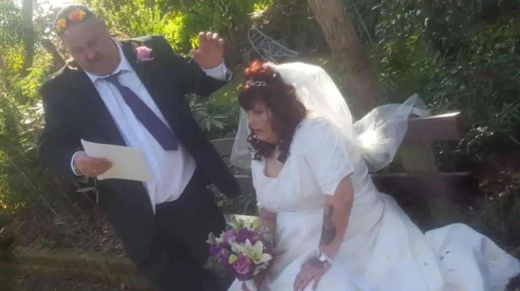 Dramë familjare, 41-vjeçari rreh brutalisht vëllain, gruan dhe nënën e tij
