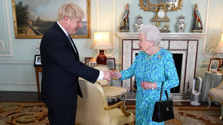 Boris Johnson thyen protokollin,zbulon shkakun e vërtetë të vdekjes së Elizabeth II