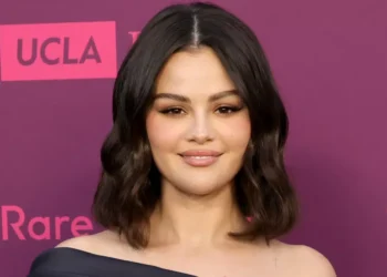Selena Gomez zbulon se çfarë e bën të ndihet “më e bukur”