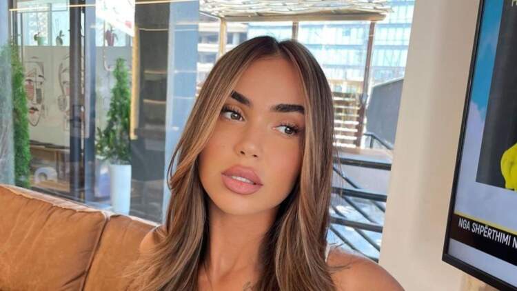 Arta Nitaj bëhet nënë, sjell në jetë fëmijën e saj të parë!