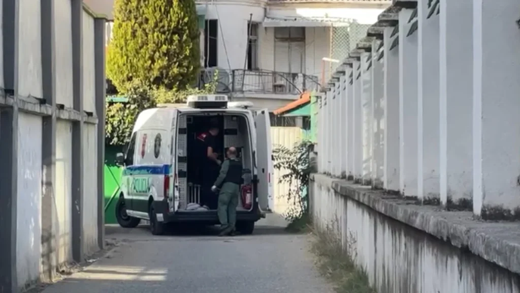 Gjendet një granatë në një pallat në Tiranë, policia nis hetimet, dyshimet e para