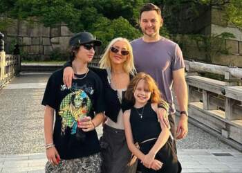 Christina Aguilera ndan fotografinë e rrallë me familjen e saj!