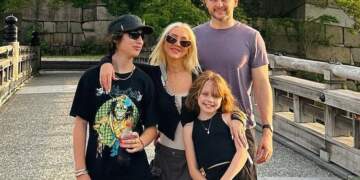 Christina Aguilera ndan fotografinë e rrallë me familjen e saj!