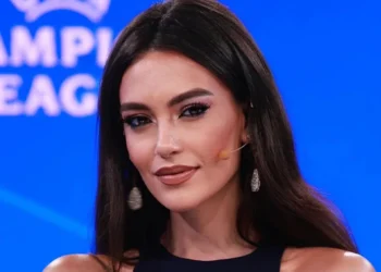 Eva Murati pëson një incident të papritur gjatë udhëtimit në Bahrain