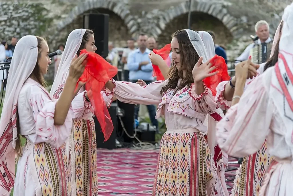 Gratë në Shqipëri më pak jetëgjata se ato në BE