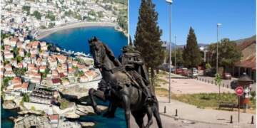 112-vjetori i Pavarësisë festohet dhe në Tuz, inagurohet busti i Skënderbeut