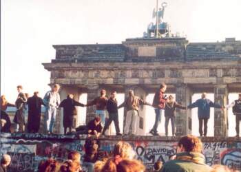 35 vjet nga rënia e murit të Berlinit: Drita e shpresës pas shumë viteve ndarjeje