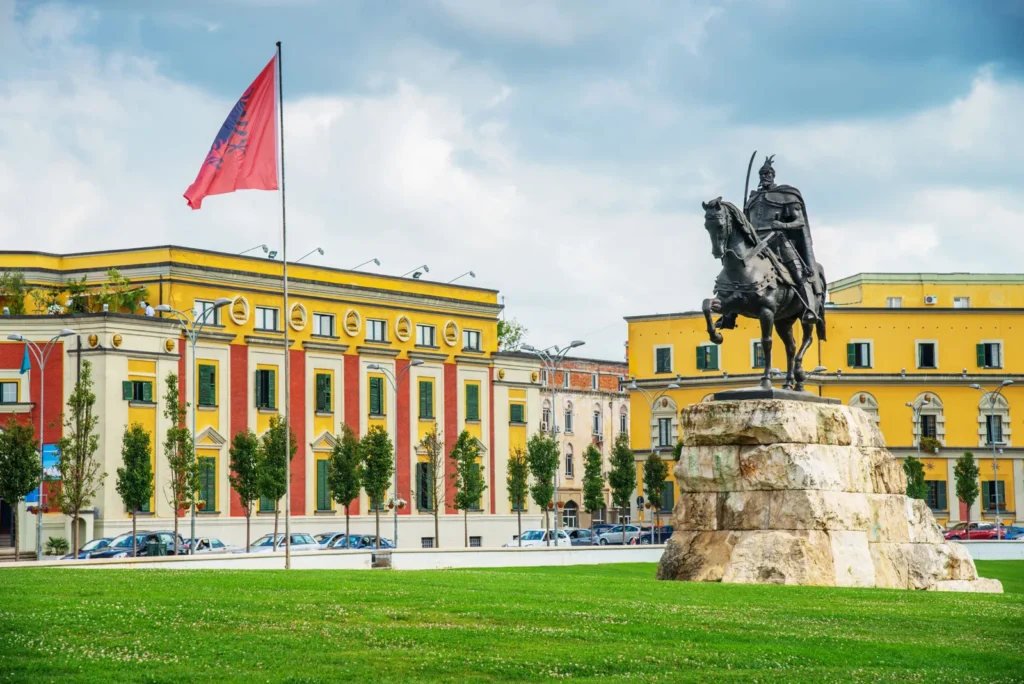 Popullsia e Tiranës/ Gjysma janë ‘Tironsa’, pas tyre vijnë dibranët dhe korçarët