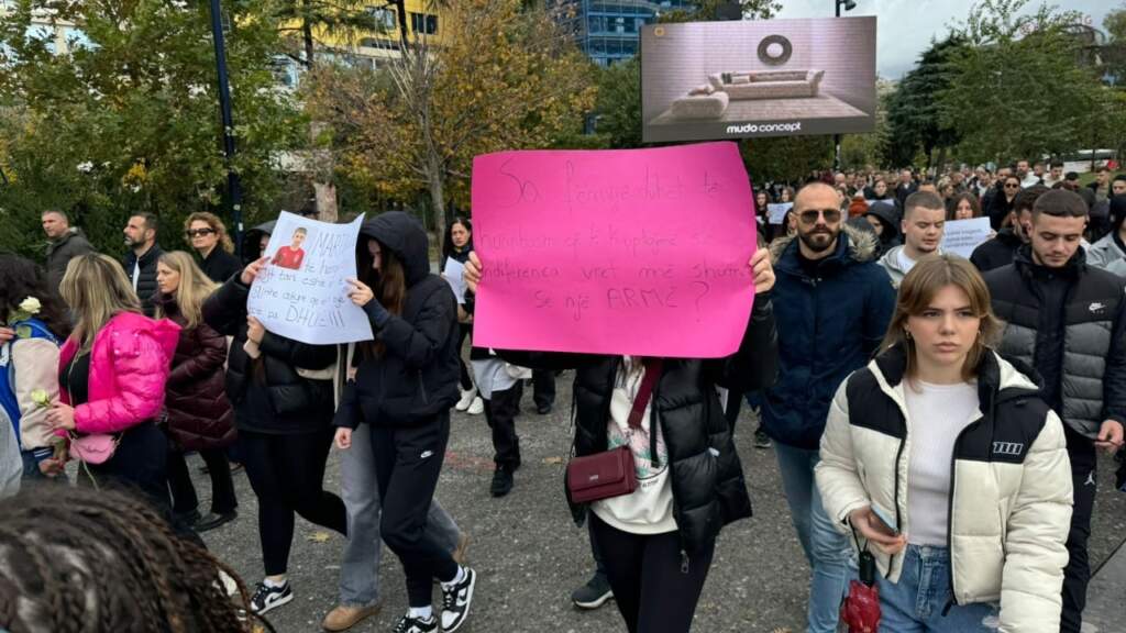 Vrasja e 14-vjeçarit Martin Cani, nis protesta tek “Fan Noli”!