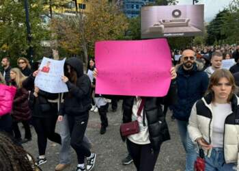 Vrasja e 14-vjeçarit Martin Cani, nis protesta tek “Fan Noli”!