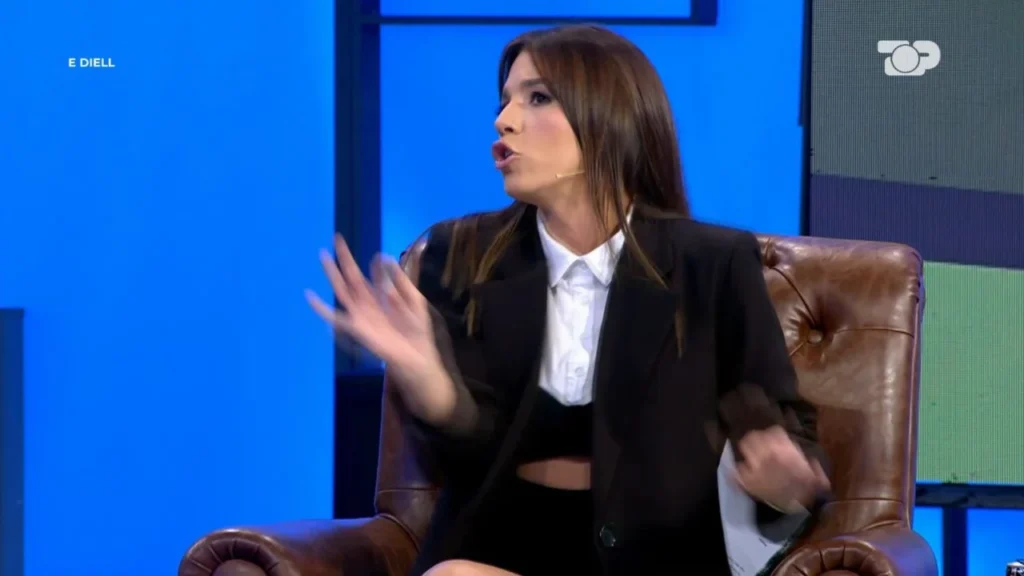 I bllokoi mikrofonin, Shqipja lë menjëherë studion