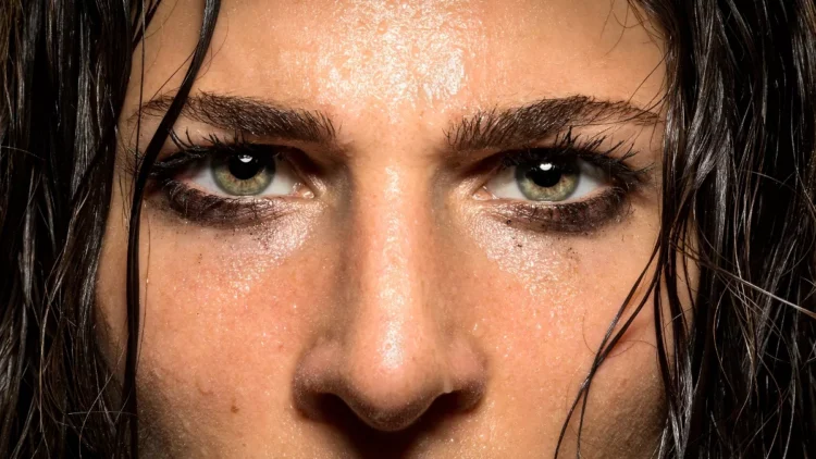 Çfarë ndodh kur dikush na shikon ftohtë dhe pa emocione?