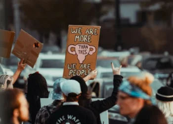 Japoni/ Politikani propozon heqjen e mitrës nga gratë mbi 30 vjeç që nuk kanë lindur