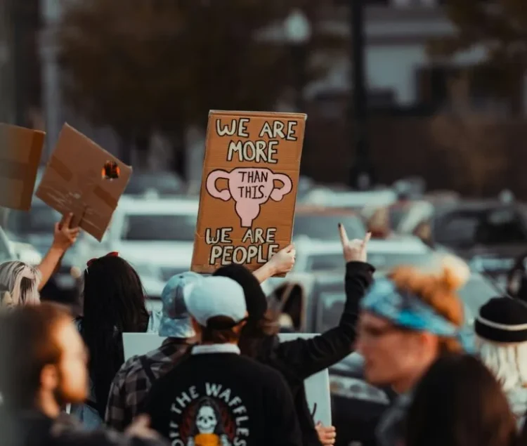 Japoni/ Politikani propozon heqjen e mitrës nga gratë mbi 30 vjeç që nuk kanë lindur