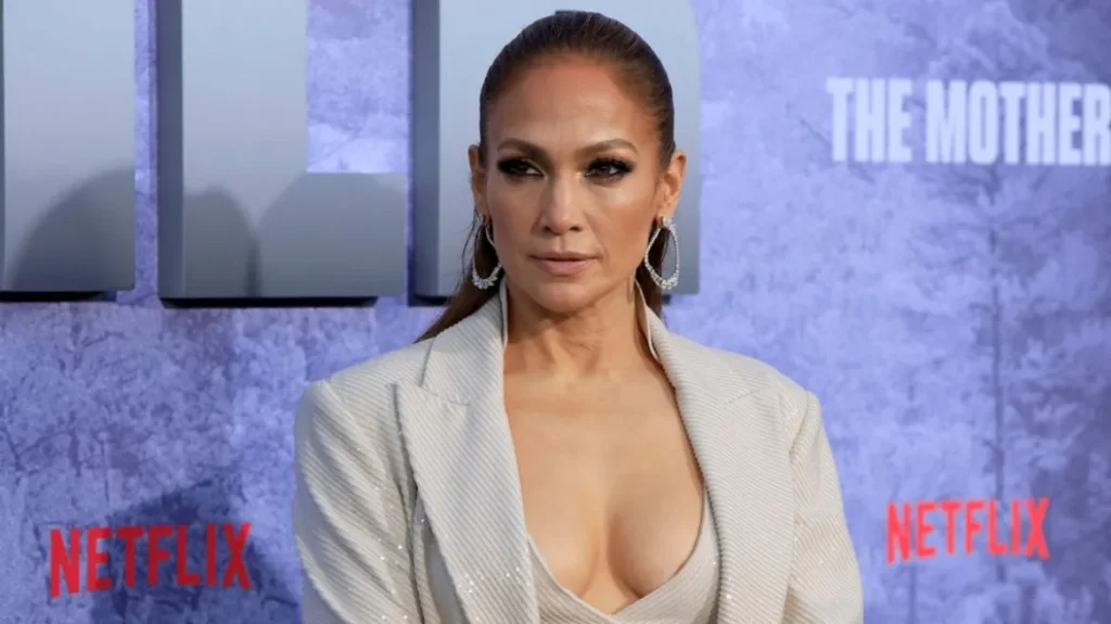 Jennifer Lopez e prekur u kërkon falje fansave. Për çfarë vallë?!