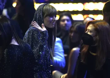 Taylor Swift lë pas muzikën për të ndjekur ëndrrën e saj në Hollivud