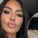 Çfarë ndodhi? Kim Kardashian përfundon në paterica