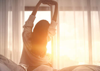 Cila është ora më e mirë për t’u zgjuar në fundjavë?