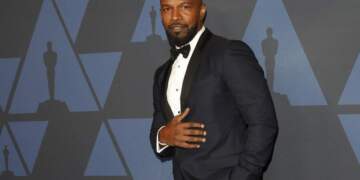 Reagon aktori i njohur pas sulmit me gotë që iu bë në restorant