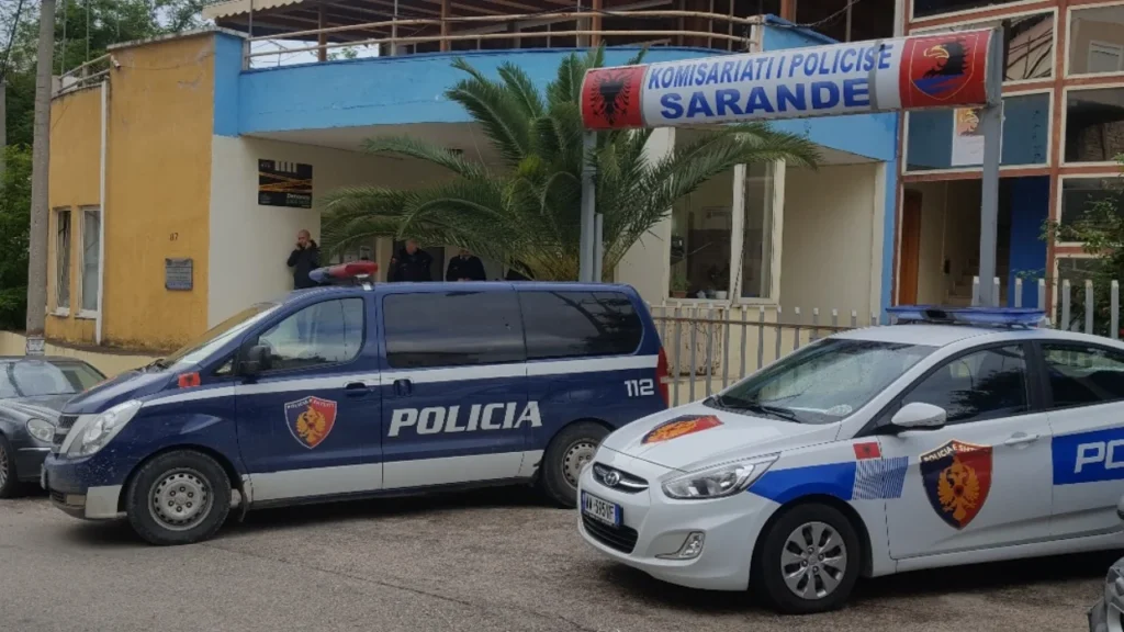 Tronditëse/ Gruaja vret burrin në gjumë me sëpatë në Sarandë (EMRAT)