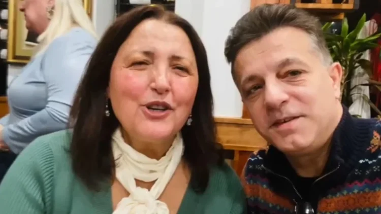 Parashqevi Simaku uron shqiptarët për Krishtlindjet: Ju përqafoj, Zoti ju bekoftë!