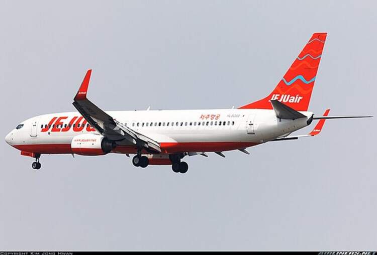 Avioni detyrohet të kthehet në aeroport,pasagjerët refuzojnë të hipin sërish