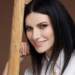 Video/ Laura Pausini rrëzohet në skenë gjatë koncertit