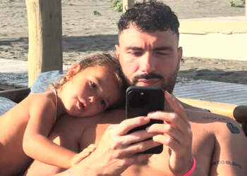 Poem feston ditëlindjen, Ledri Vula emocionon me dedikimin e tij