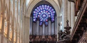 Një vështrim në katedralen e restauruar Notre Dame në Paris