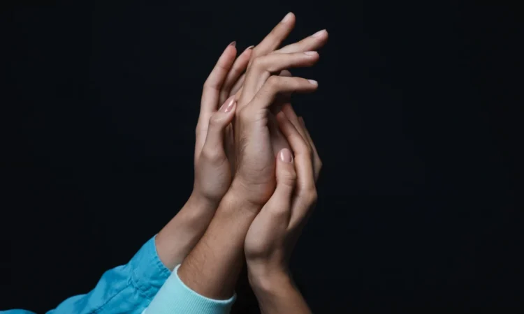 Këto shenja mund t’ua japin zemrën dy personave njëherësh