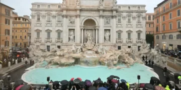 Përfundojnë punimet në shatërvanin e Trevit në Romë, ja rregullat e reja