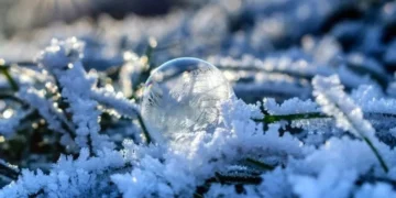 Dhjetori nis me mot të paqëndrueshëm, shi në zonat e ulëta dhe borë në zonat malore