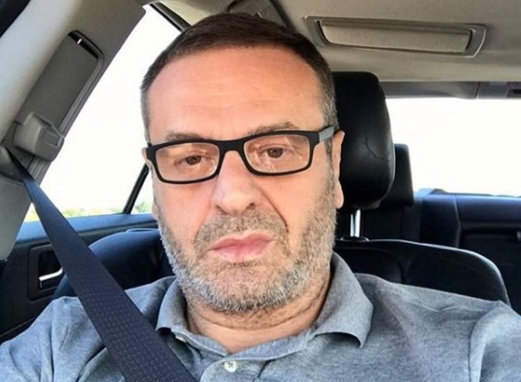 Sinan Vllasaliu flet me mall për të atin: Nënë e fortë që më formoi si njeri