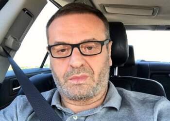 Sinan Vllasaliu flet me mall për të atin: Nënë e fortë që më formoi si njeri