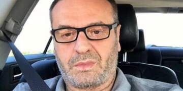 Sinan Vllasaliu flet me mall për të atin: Nënë e fortë që më formoi si njeri