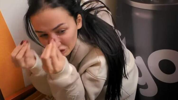 “Ti ‘veç për doggy je’”/Xheneta përballet me akuzat e Gjestit, ‘shpërthen’ në lot