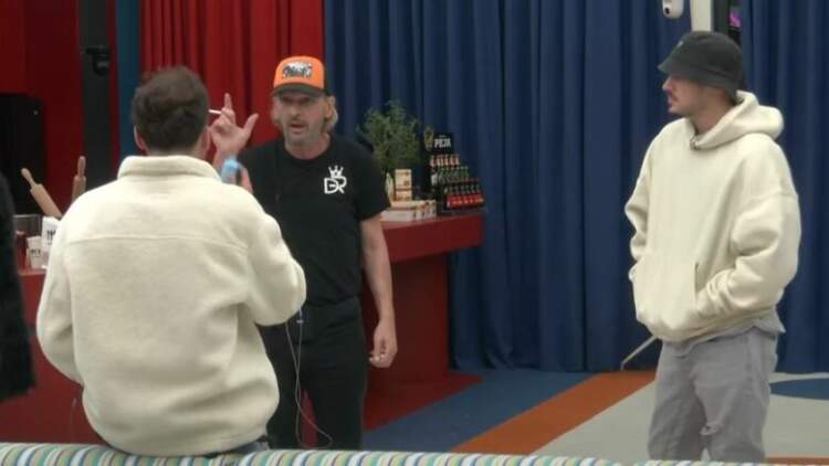 “Plas” mes Arionit dhe Xuxit: Ti veç këngëtar nuk je