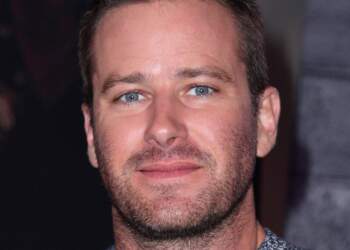 Pas akuzave për kanibalizëm, Armie Hammer i rikthehet aktrimit