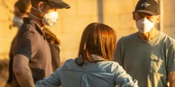 Video ku ndihmojnë viktimat, Harry dhe Meghan akuzohen se e kanë inskenuar