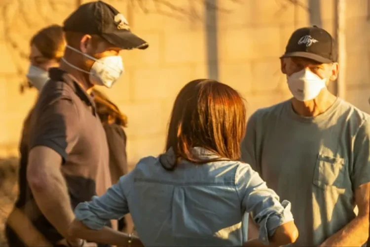 Video ku ndihmojnë viktimat, Harry dhe Meghan akuzohen se e kanë inskenuar