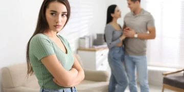 Këto shenja horoskopi nuk mund të durojnë çiftet që shfaqen gjatë daljeve me miqtë